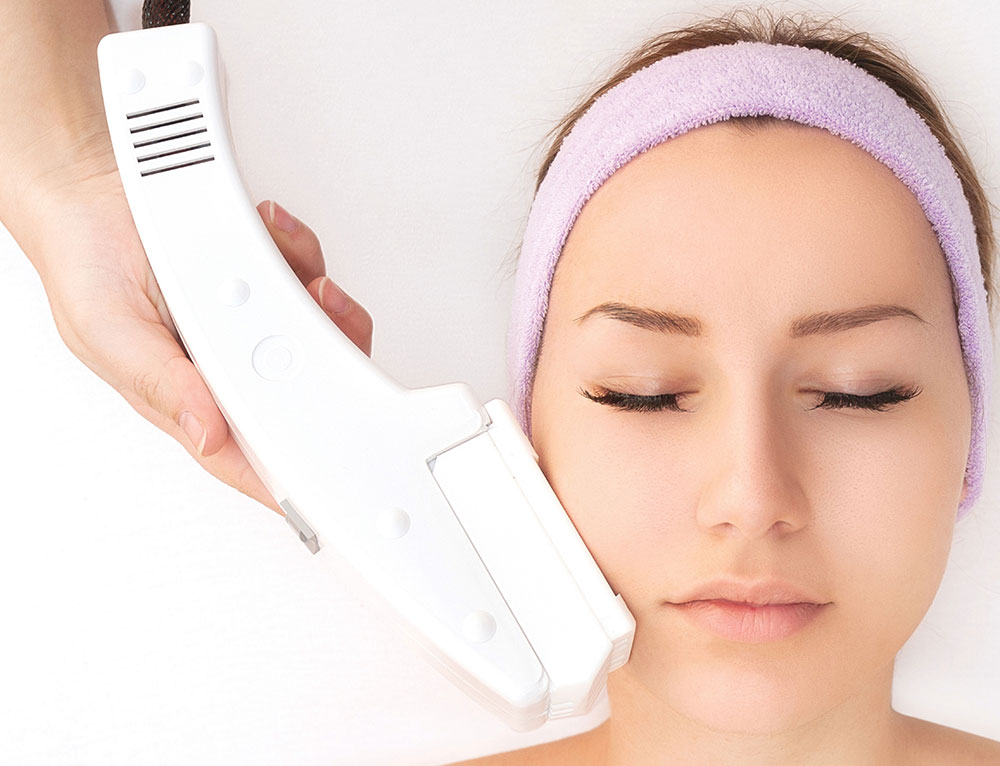 HIFU face and neck lifting treatment for firmer, more youthful-looking skin.