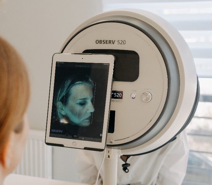 OBSERV skin analysis to assess skin health and create a personalised treatment plan.